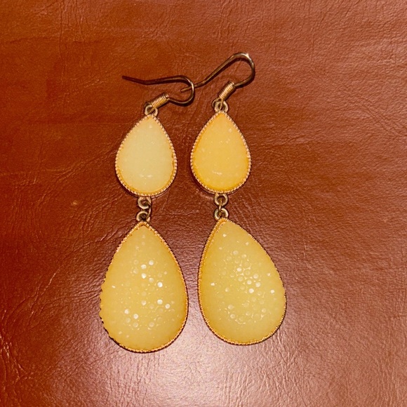 Elegant Gold Teardrop Earrings - Picture 1 of 2